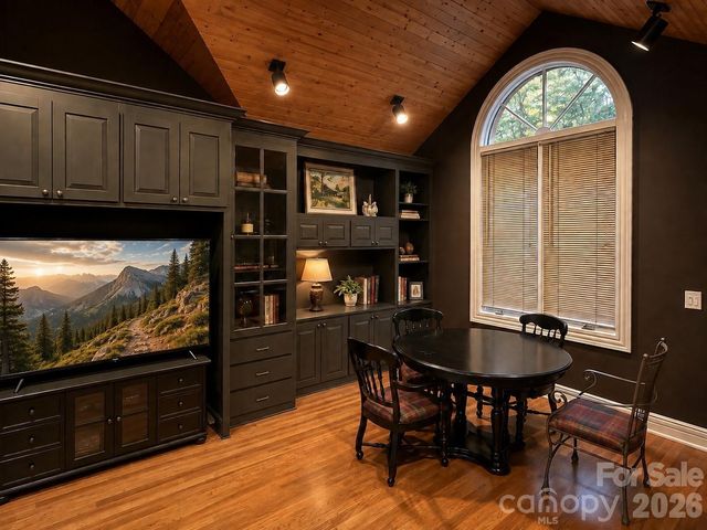 4821 Elmhurst Drive NE, Hickory, NC 28601