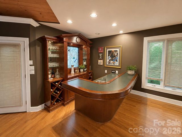 4821 Elmhurst Drive NE, Hickory, NC 28601