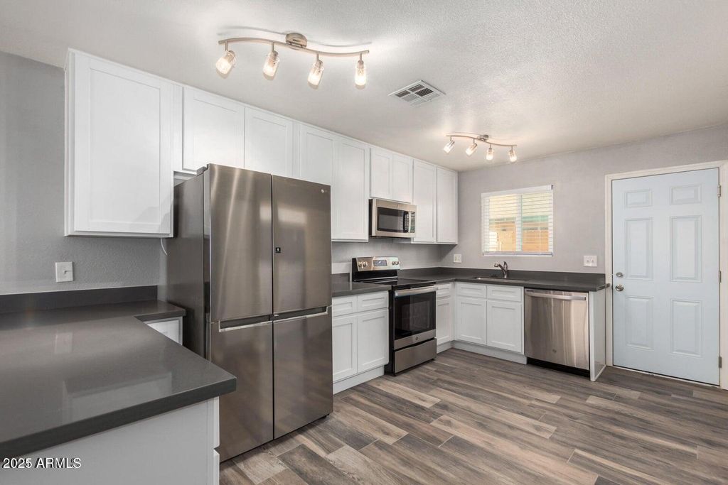 149 N 88th Place B, Mesa, AZ 85207