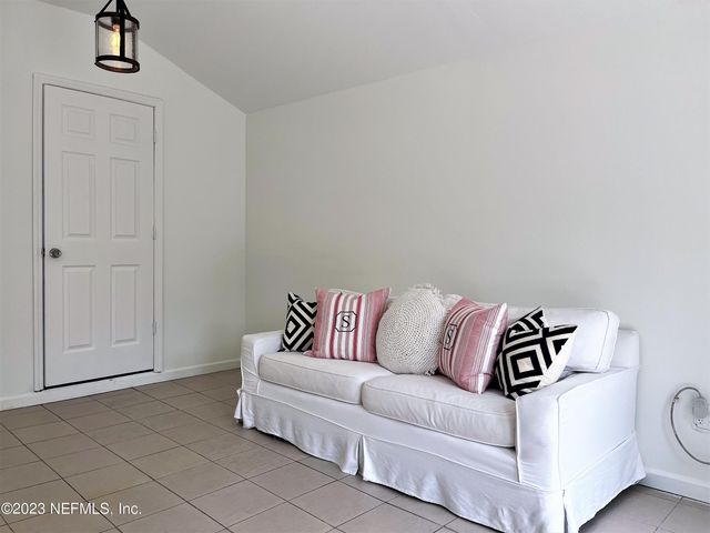 4233 COLONIAL Avenue, Jacksonville, FL 32210