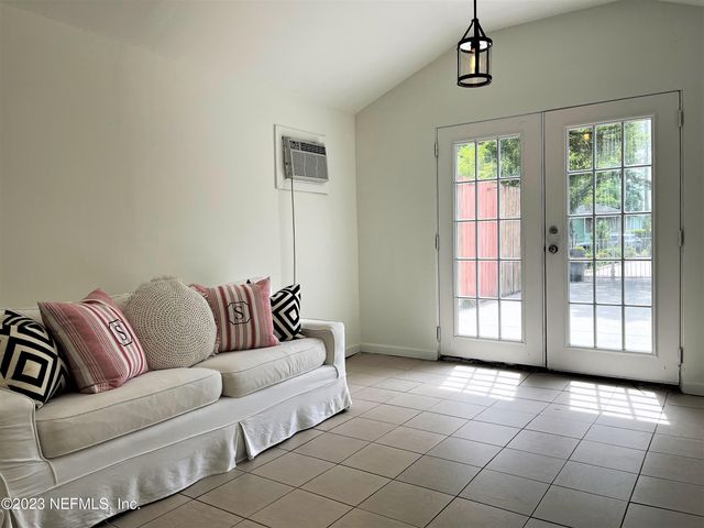 4233 COLONIAL Avenue, Jacksonville, FL 32210