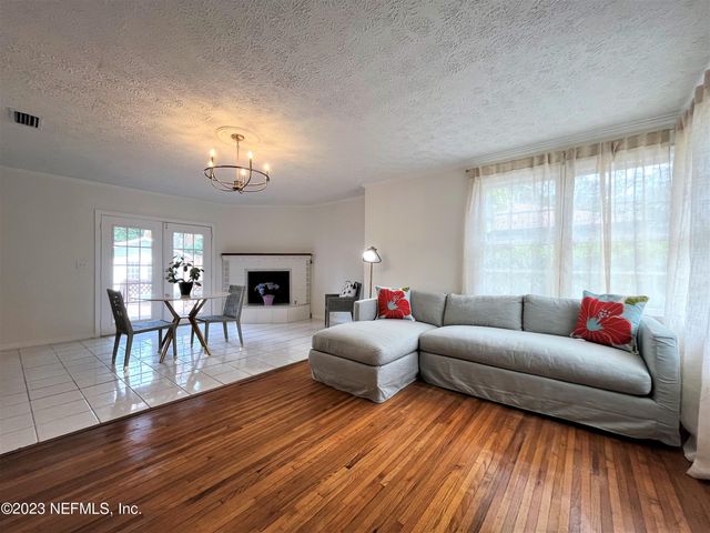 4233 COLONIAL Avenue, Jacksonville, FL 32210