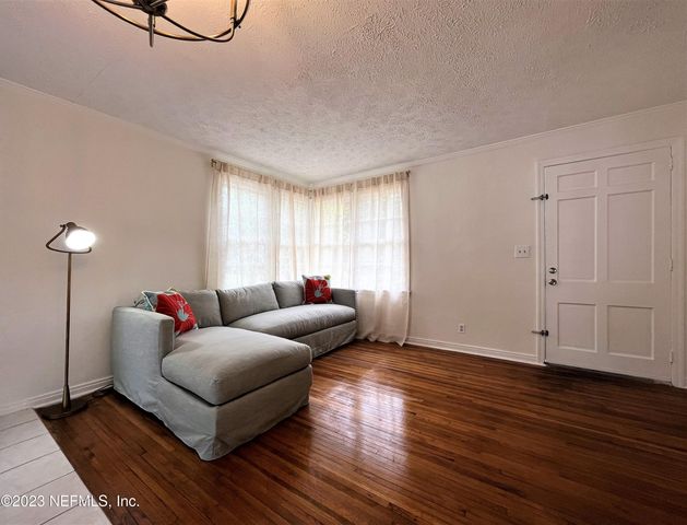 4233 COLONIAL Avenue, Jacksonville, FL 32210