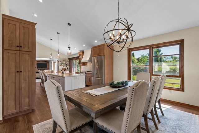 3040 PARK LAWN COURT, Appleton, WI 54911