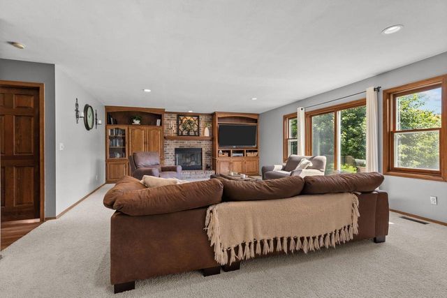 3040 PARK LAWN COURT, Appleton, WI 54911