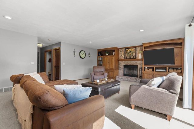 3040 PARK LAWN COURT, Appleton, WI 54911