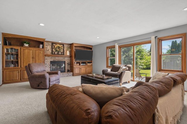 3040 PARK LAWN COURT, Appleton, WI 54911