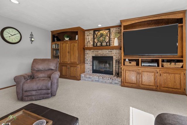 3040 PARK LAWN COURT, Appleton, WI 54911