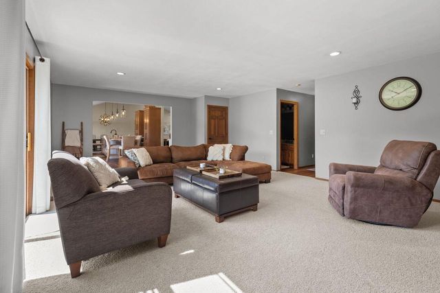 3040 PARK LAWN COURT, Appleton, WI 54911