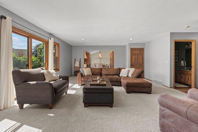 3040 PARK LAWN COURT, Appleton, WI 54911