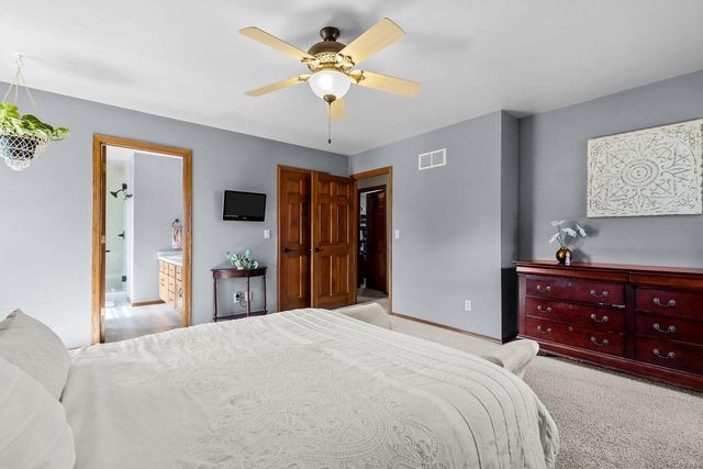 3040 PARK LAWN COURT, Appleton, WI 54911