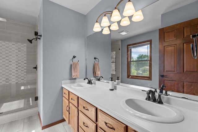 3040 PARK LAWN COURT, Appleton, WI 54911