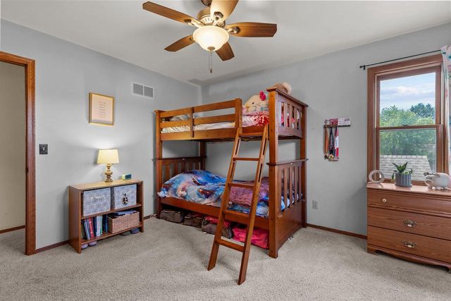 3040 PARK LAWN COURT, Appleton, WI 54911