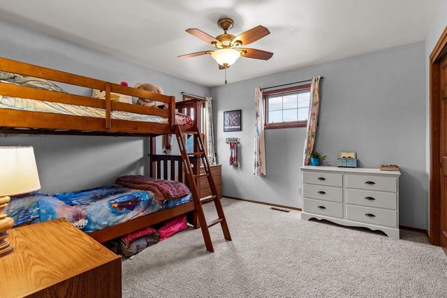 3040 PARK LAWN COURT, Appleton, WI 54911