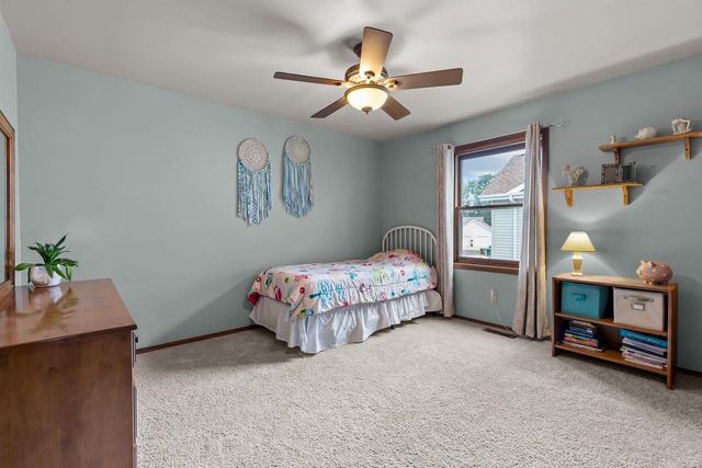 3040 PARK LAWN COURT, Appleton, WI 54911