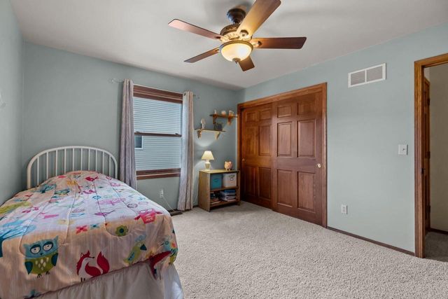3040 PARK LAWN COURT, Appleton, WI 54911
