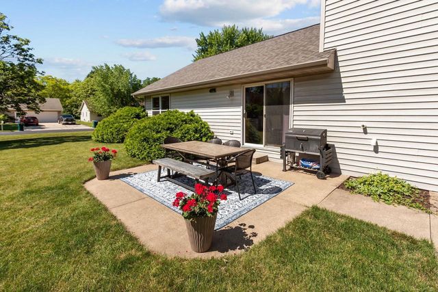 3040 PARK LAWN COURT, Appleton, WI 54911
