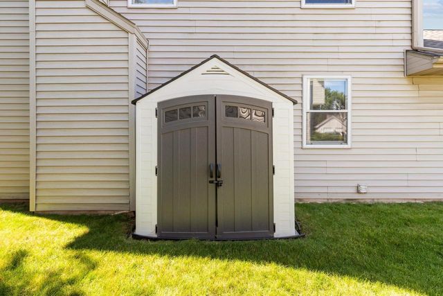 3040 PARK LAWN COURT, Appleton, WI 54911