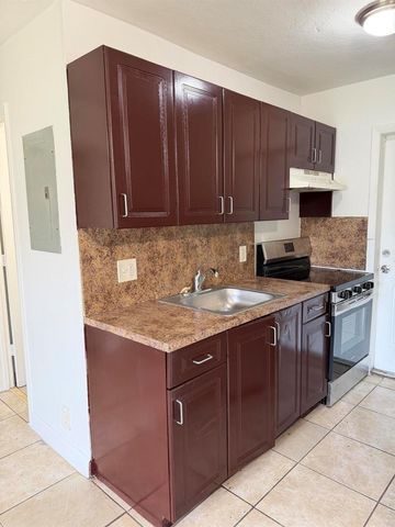 1124 NW 2ND Street 2, Fort Lauderdale, FL 33311