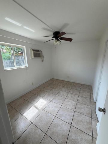 1124 NW 2ND Street 2, Fort Lauderdale, FL 33311