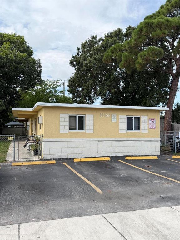 1124 NW 2ND Street 2, Fort Lauderdale, FL 33311