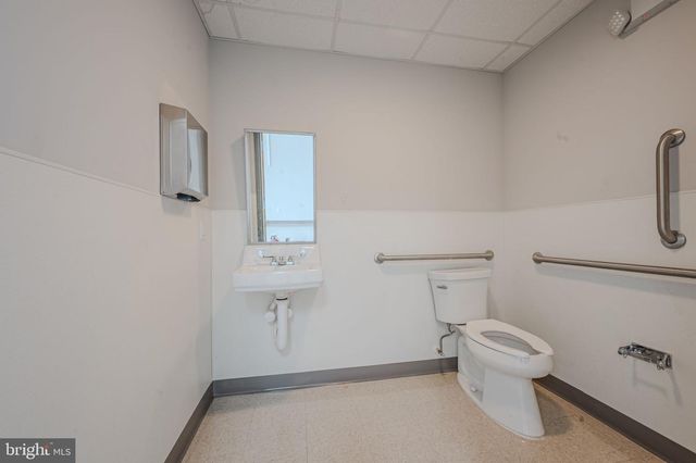 1043 WALKER RD, Dover, DE 19904