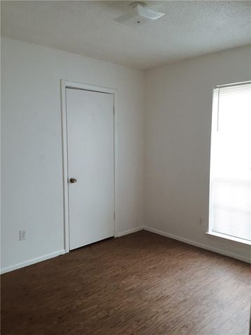 6840 Margaret Drive, Forest Hill, TX 76140