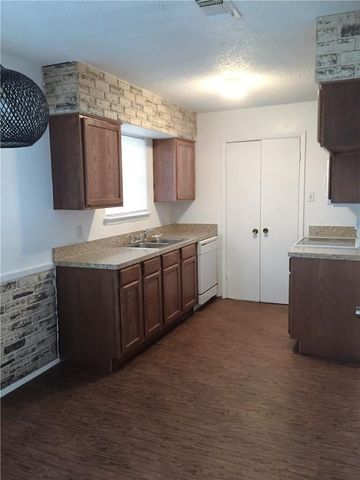 6840 Margaret Drive, Forest Hill, TX 76140