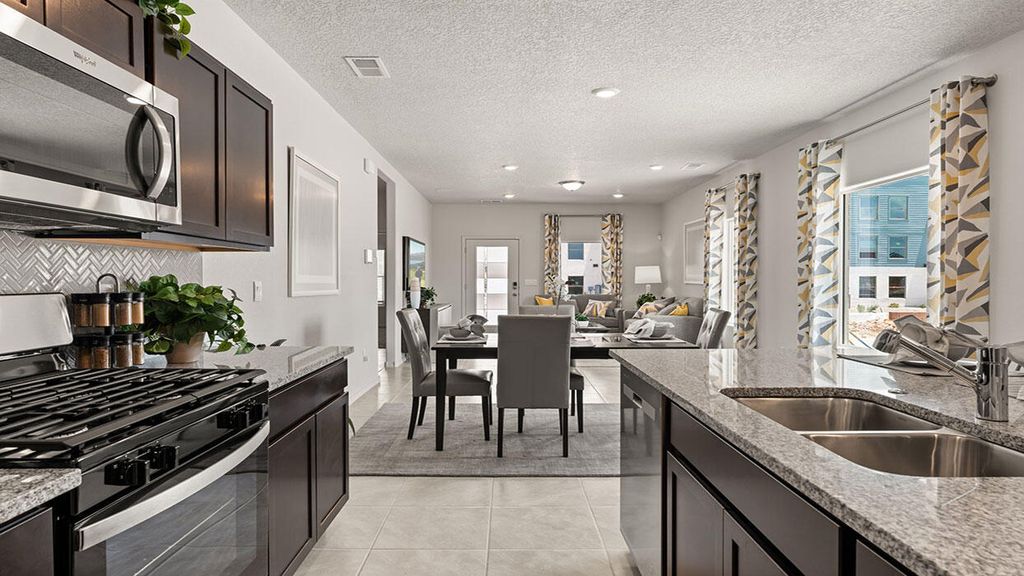 Image 4 of property listing at 5503 SAGAN Loop SE, Albuquerque, NM 87106