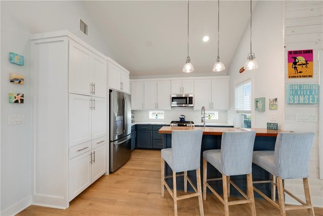 512 S Station St, Port Aransas, TX 78373