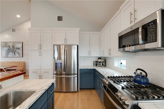 512 S Station St, Port Aransas, TX 78373