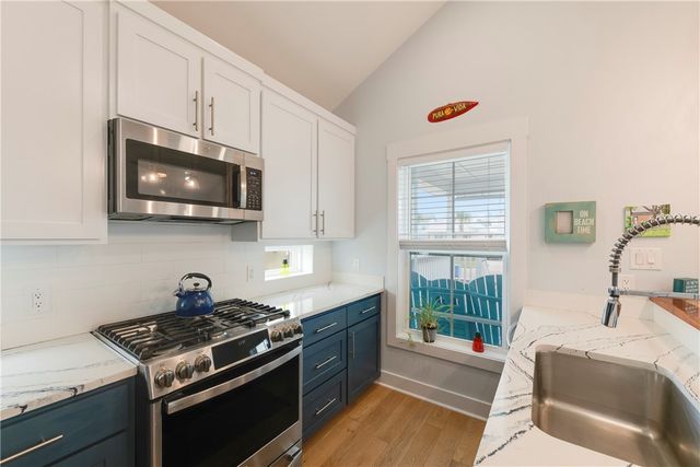 512 S Station St, Port Aransas, TX 78373