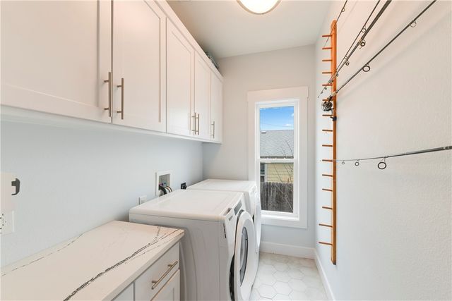 512 S Station St, Port Aransas, TX 78373