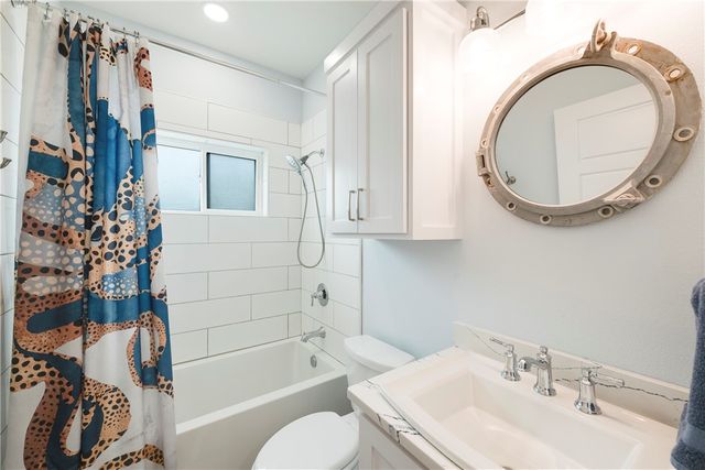 512 S Station St, Port Aransas, TX 78373