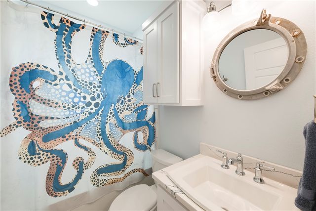 512 S Station St, Port Aransas, TX 78373