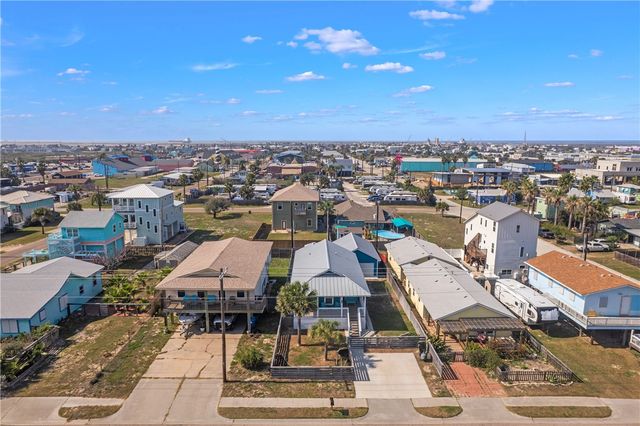 512 S Station St, Port Aransas, TX 78373