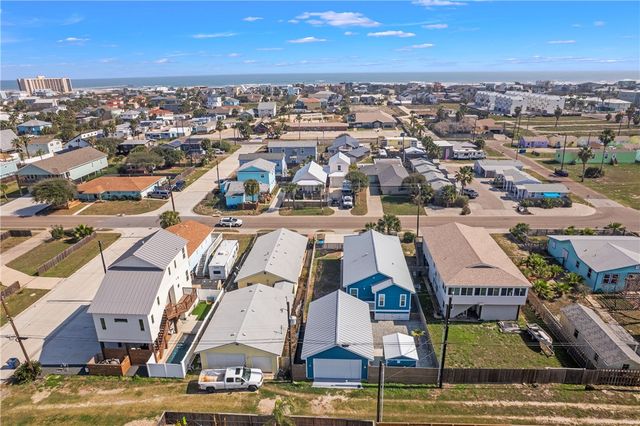 512 S Station St, Port Aransas, TX 78373