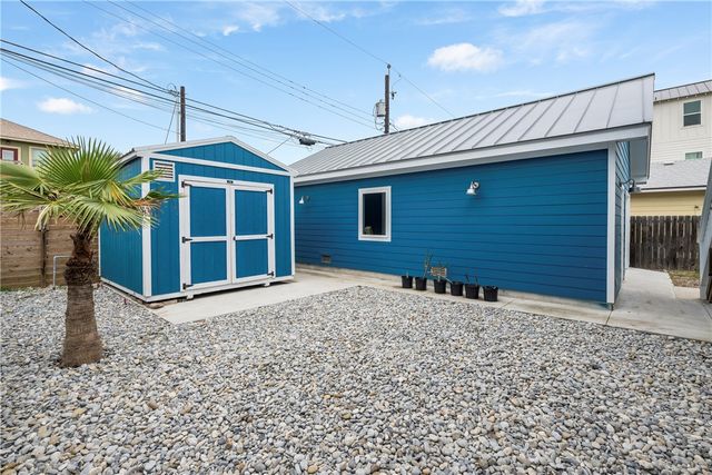 512 S Station St, Port Aransas, TX 78373