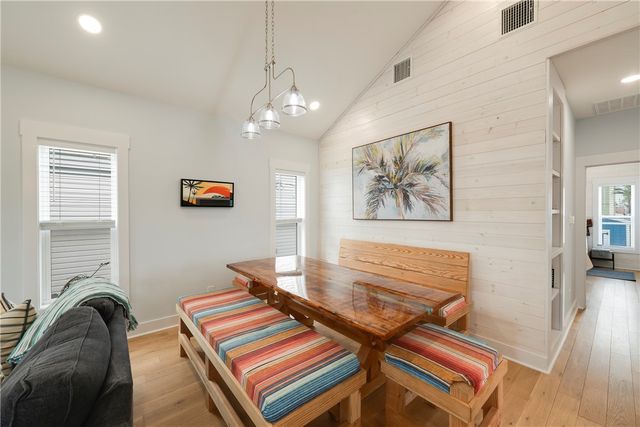 512 S Station St, Port Aransas, TX 78373