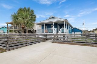 512 S Station St, Port Aransas, TX 78373