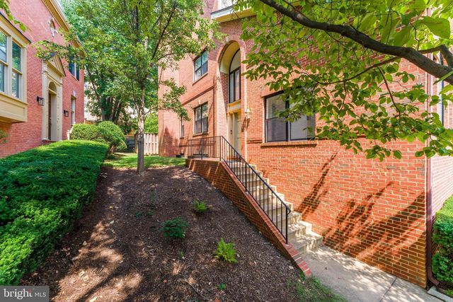 1443 HAMPTON HILL CIR, Mclean, VA 22101