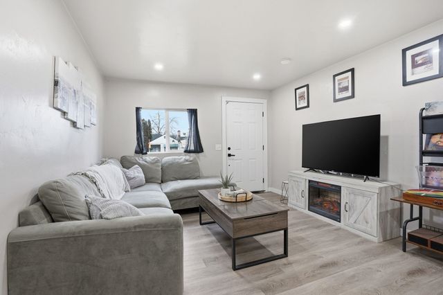 4914 N Ash St, Spokane, WA 99205