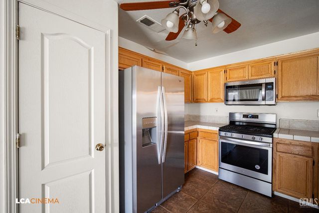 9820 Battersea Park Drive, Bakersfield, CA 93312