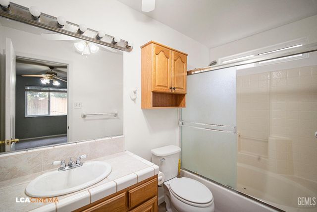 9820 Battersea Park Drive, Bakersfield, CA 93312