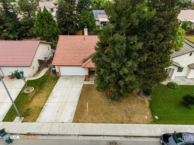 9820 Battersea Park Drive, Bakersfield, CA 93312