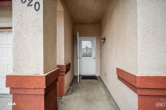 9820 Battersea Park Drive, Bakersfield, CA 93312