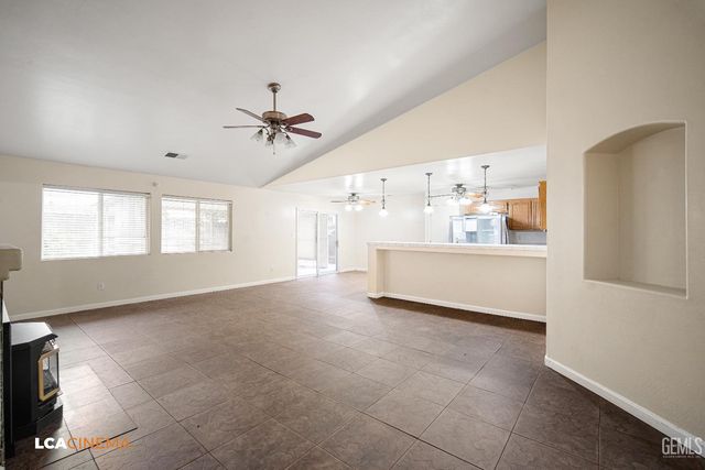 9820 Battersea Park Drive, Bakersfield, CA 93312