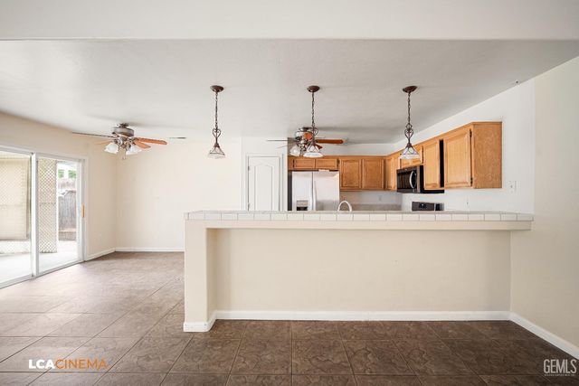 9820 Battersea Park Drive, Bakersfield, CA 93312