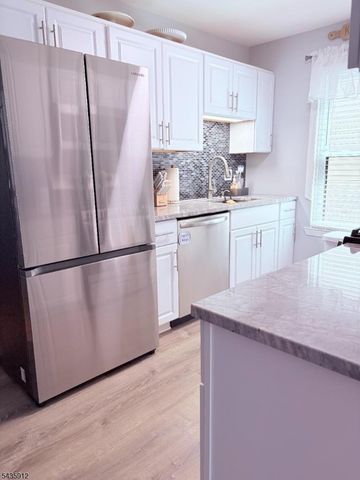 1413 Spruce Hills Dr, Glen Gardner Boro, NJ 08826