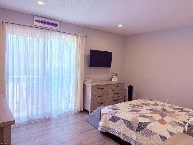 1413 Spruce Hills Dr, Glen Gardner Boro, NJ 08826